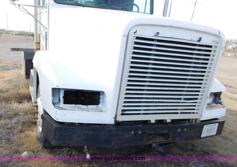 image for item AW9328 1999 Freightliner FLD semi truck