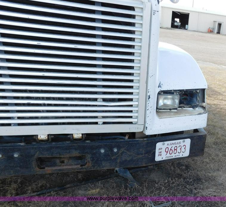 image for item AW9328 1999 Freightliner FLD semi truck