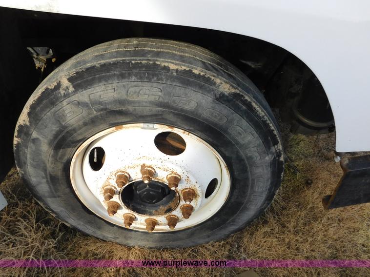 image for item AW9328 1999 Freightliner FLD semi truck