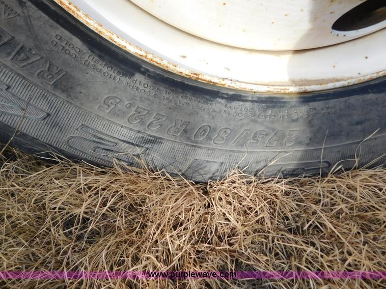 image for item AW9328 1999 Freightliner FLD semi truck