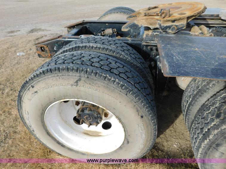 image for item AW9328 1999 Freightliner FLD semi truck