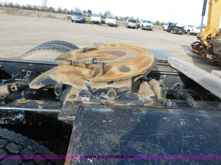 image for item AW9328 1999 Freightliner FLD semi truck