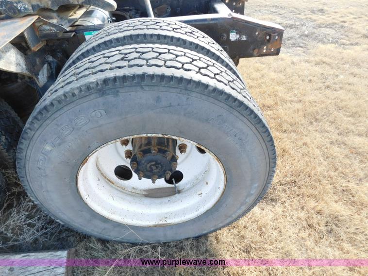 image for item AW9328 1999 Freightliner FLD semi truck