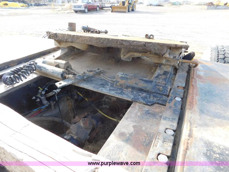 image for item AW9328 1999 Freightliner FLD semi truck