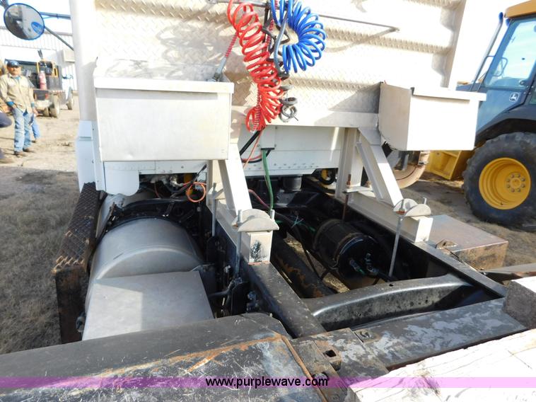 image for item AW9328 1999 Freightliner FLD semi truck