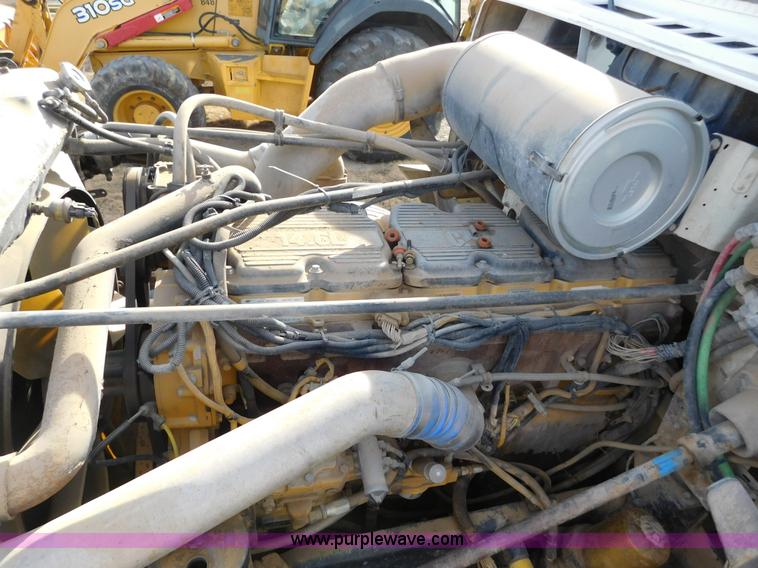 image for item AW9328 1999 Freightliner FLD semi truck