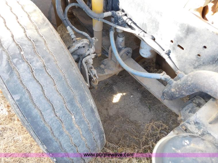 image for item AW9328 1999 Freightliner FLD semi truck