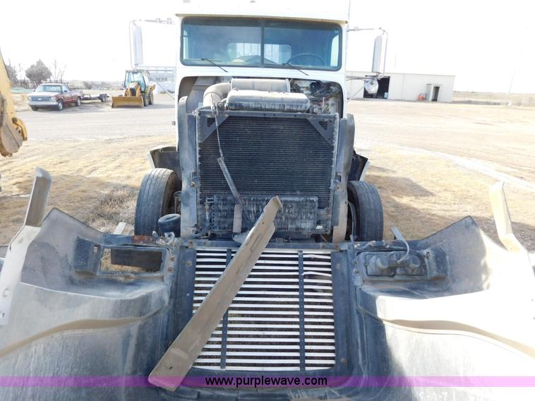 image for item AW9328 1999 Freightliner FLD semi truck