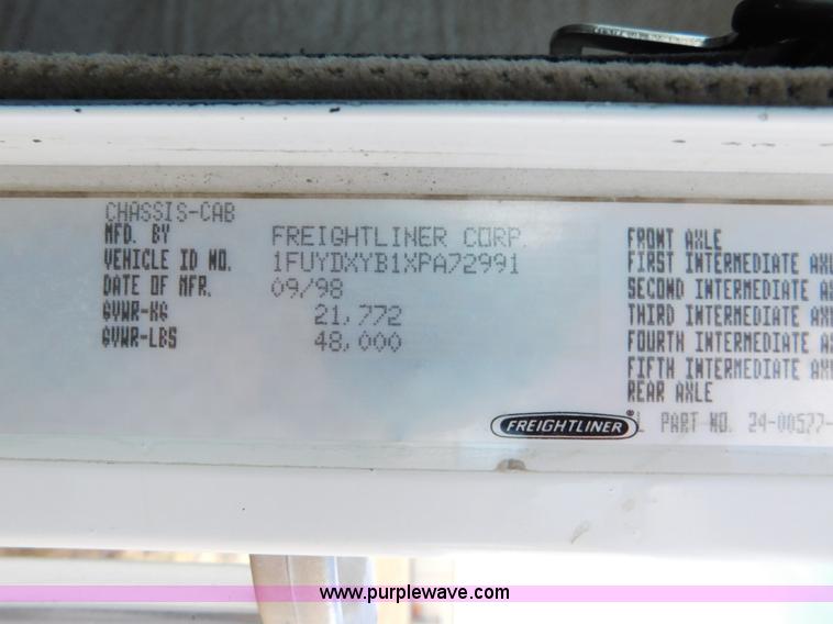 image for item AW9328 1999 Freightliner FLD semi truck