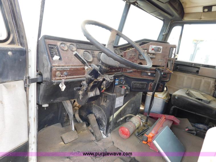 image for item AW9328 1999 Freightliner FLD semi truck