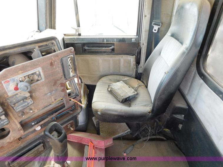 image for item AW9328 1999 Freightliner FLD semi truck