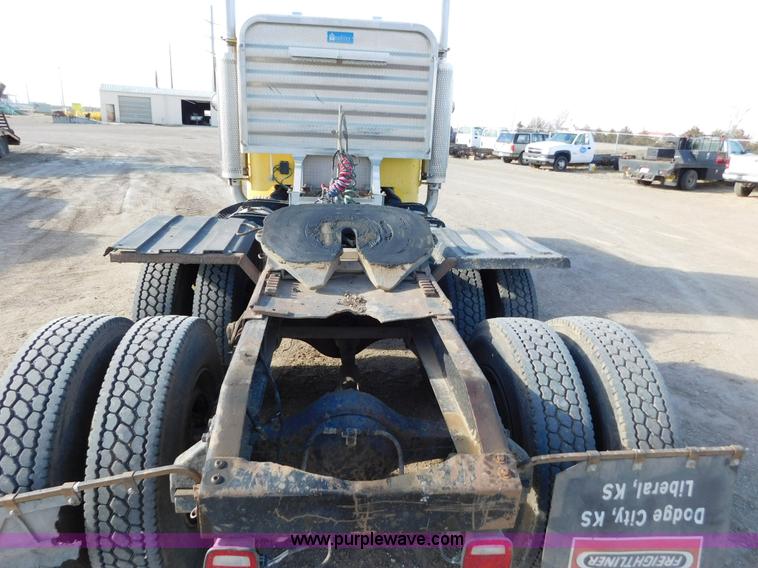 image for item AW9329 1996 Peterbilt 379 glider kit semi truck