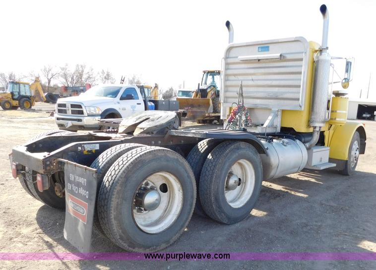 image for item AW9329 1996 Peterbilt 379 glider kit semi truck