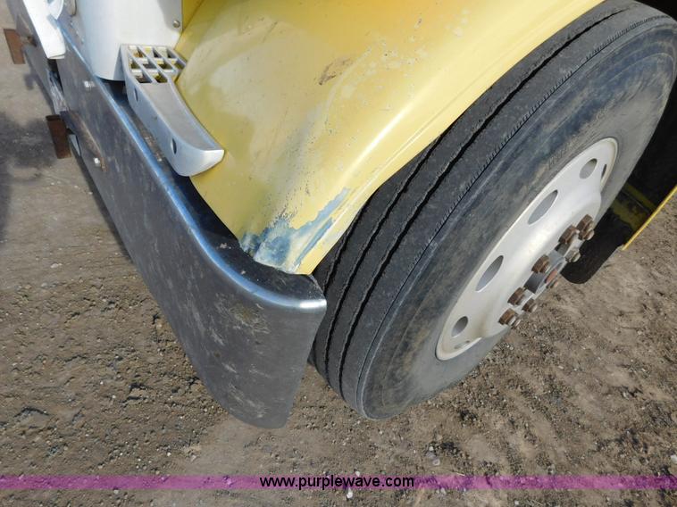 image for item AW9329 1996 Peterbilt 379 glider kit semi truck