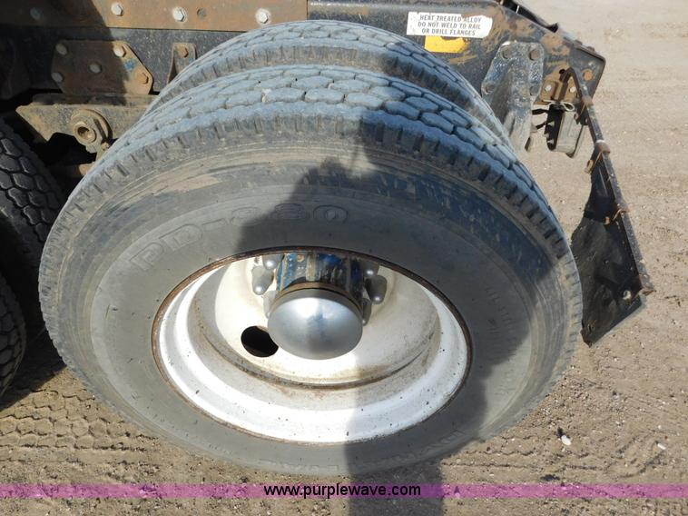 image for item AW9329 1996 Peterbilt 379 glider kit semi truck