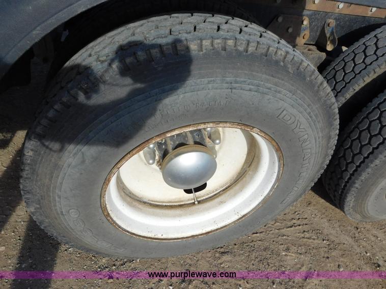 image for item AW9329 1996 Peterbilt 379 glider kit semi truck