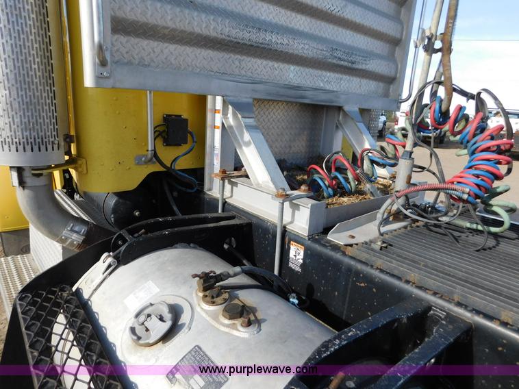 image for item AW9329 1996 Peterbilt 379 glider kit semi truck