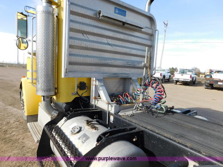 image for item AW9329 1996 Peterbilt 379 glider kit semi truck