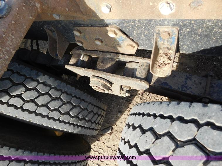 image for item AW9329 1996 Peterbilt 379 glider kit semi truck