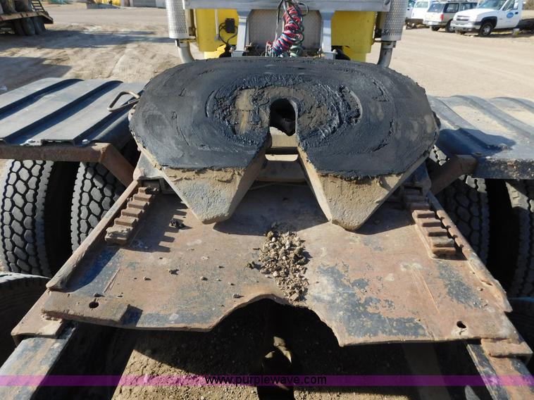 image for item AW9329 1996 Peterbilt 379 glider kit semi truck