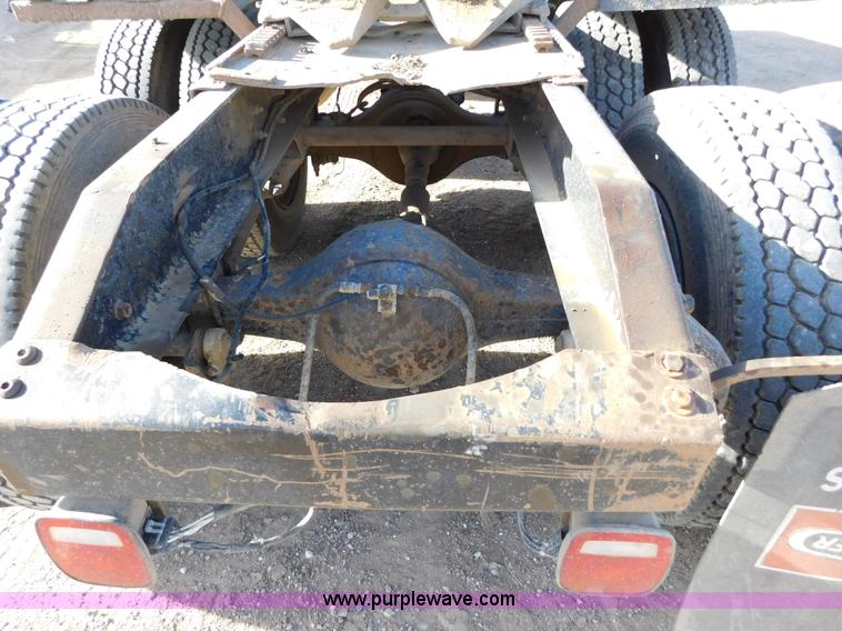 image for item AW9329 1996 Peterbilt 379 glider kit semi truck