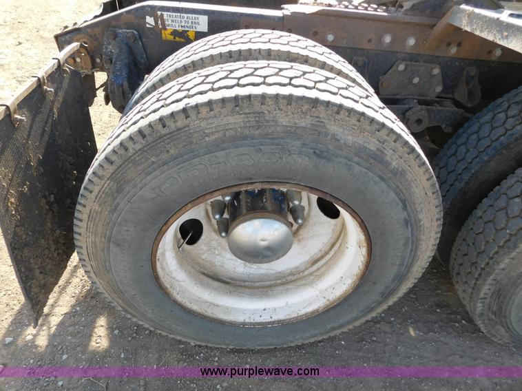 image for item AW9329 1996 Peterbilt 379 glider kit semi truck