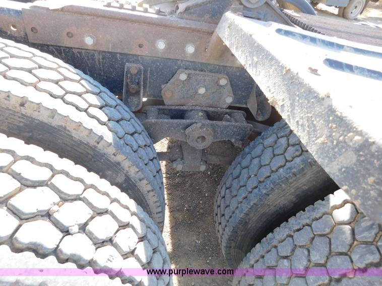 image for item AW9329 1996 Peterbilt 379 glider kit semi truck