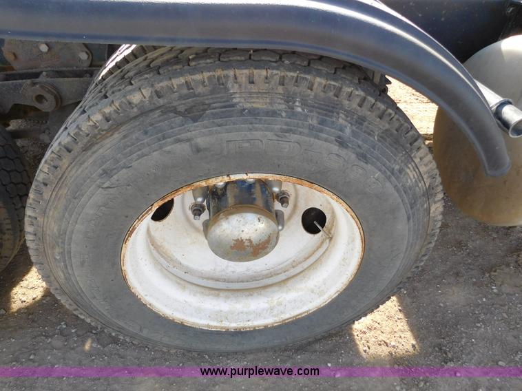 image for item AW9329 1996 Peterbilt 379 glider kit semi truck