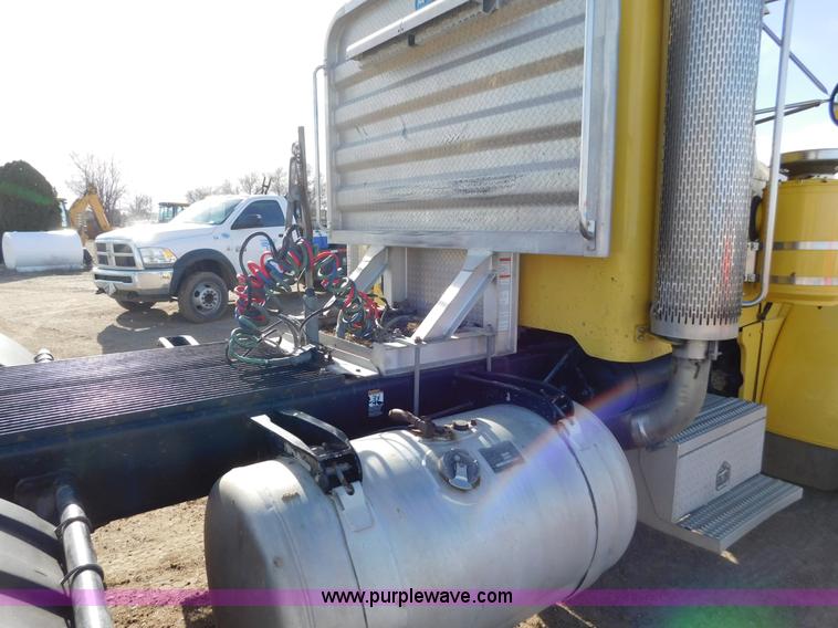 image for item AW9329 1996 Peterbilt 379 glider kit semi truck