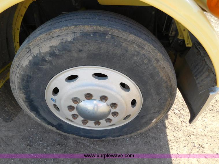 image for item AW9329 1996 Peterbilt 379 glider kit semi truck