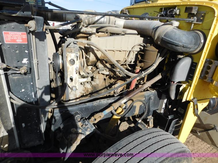 image for item AW9329 1996 Peterbilt 379 glider kit semi truck