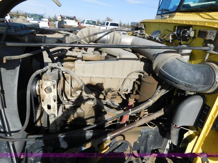 image for item AW9329 1996 Peterbilt 379 glider kit semi truck