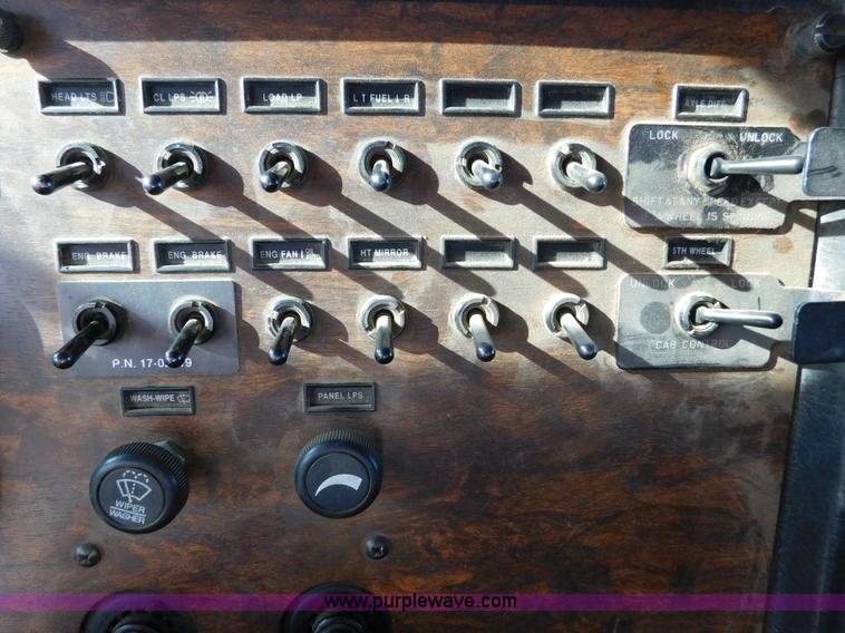 image for item AW9329 1996 Peterbilt 379 glider kit semi truck