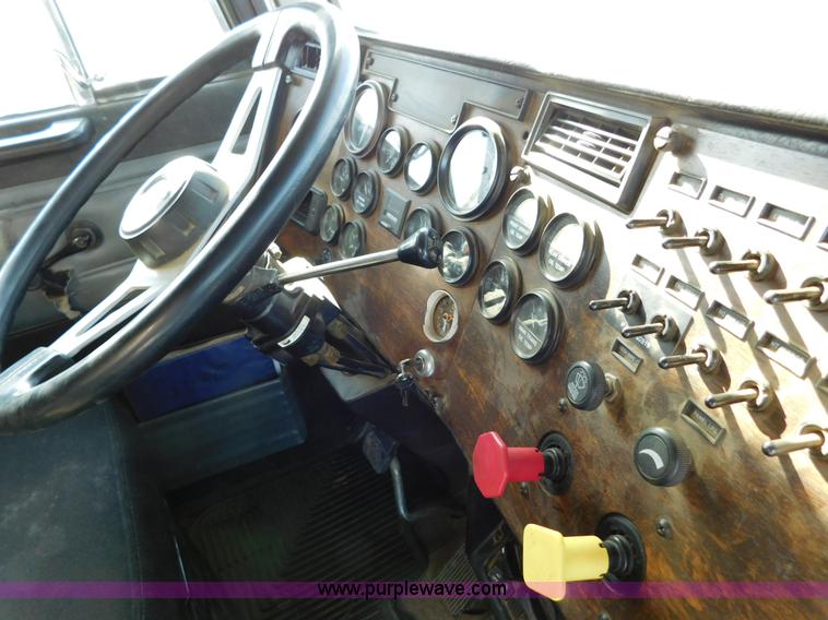 image for item AW9329 1996 Peterbilt 379 glider kit semi truck