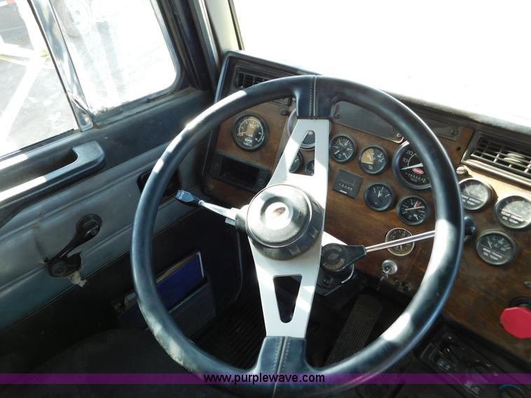 image for item AW9329 1996 Peterbilt 379 glider kit semi truck