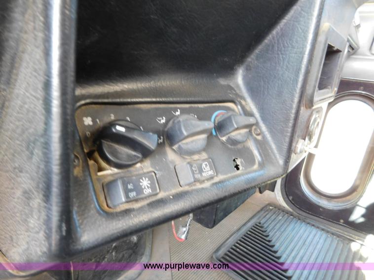 image for item AW9329 1996 Peterbilt 379 glider kit semi truck