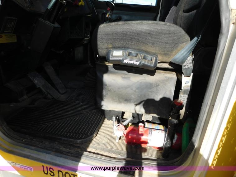 image for item AW9329 1996 Peterbilt 379 glider kit semi truck