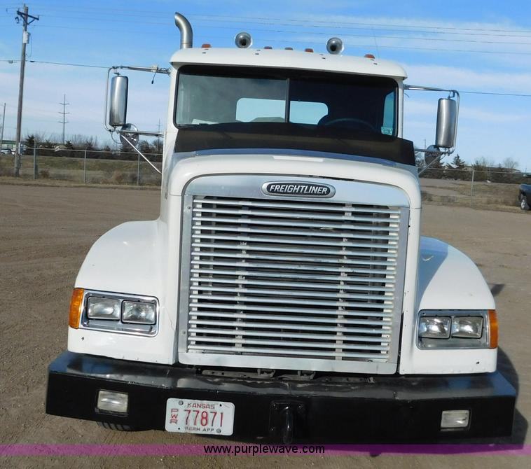 image for item AW9330 2000 Freightliner FLD120 semi truck