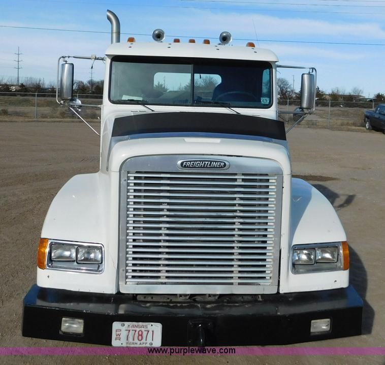 image for item AW9330 2000 Freightliner FLD120 semi truck