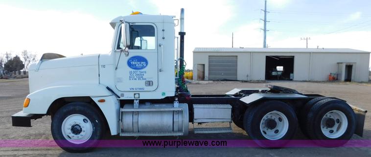 image for item AW9330 2000 Freightliner FLD120 semi truck
