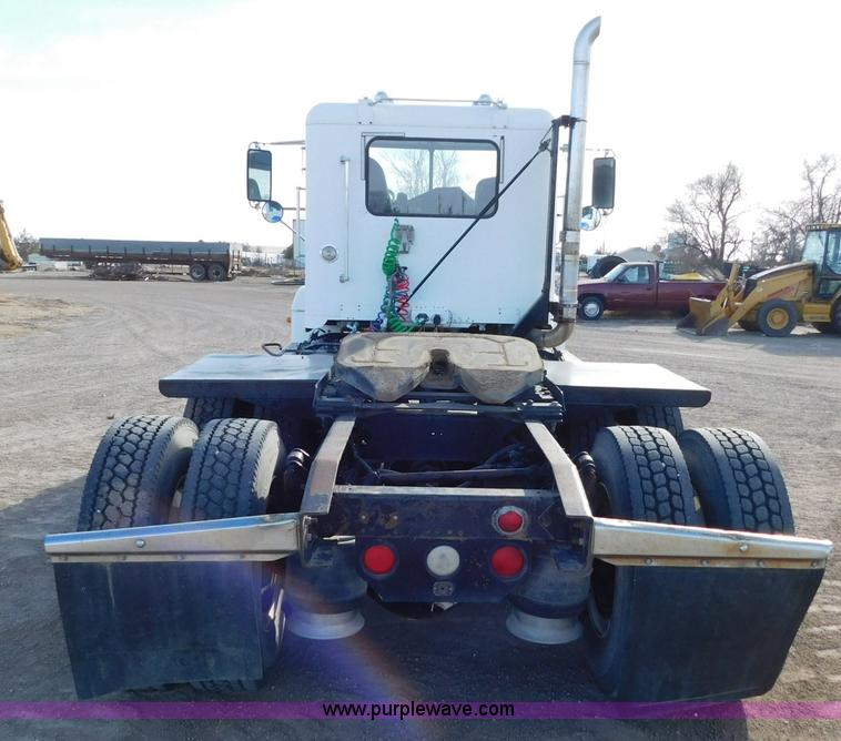 image for item AW9330 2000 Freightliner FLD120 semi truck