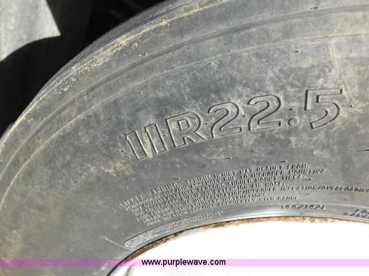 image for item AW9330 2000 Freightliner FLD120 semi truck