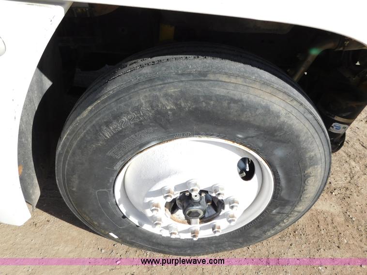 image for item AW9330 2000 Freightliner FLD120 semi truck