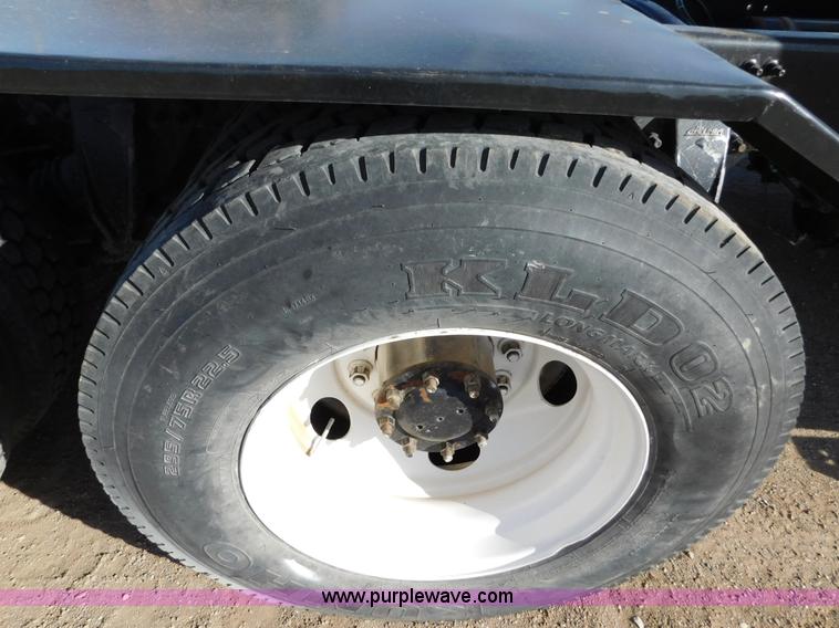 image for item AW9330 2000 Freightliner FLD120 semi truck