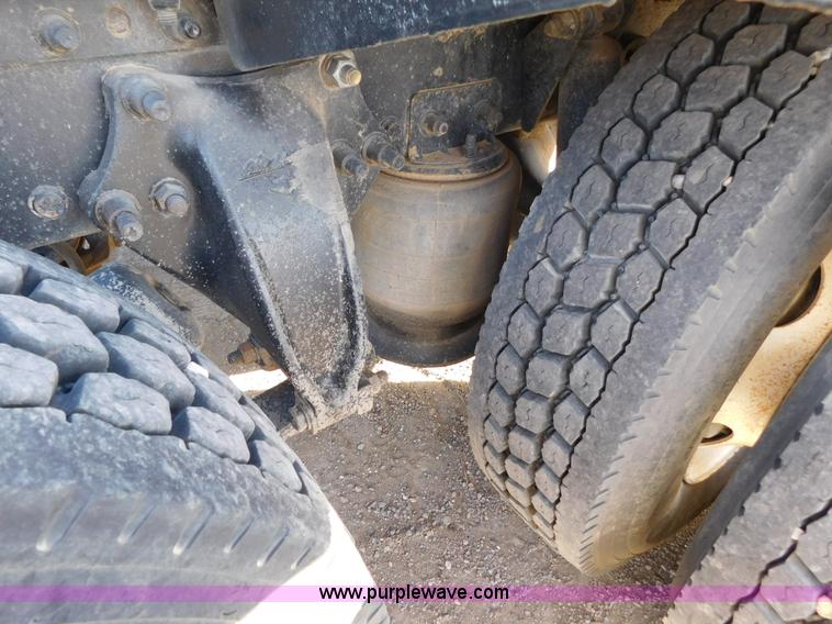 image for item AW9330 2000 Freightliner FLD120 semi truck