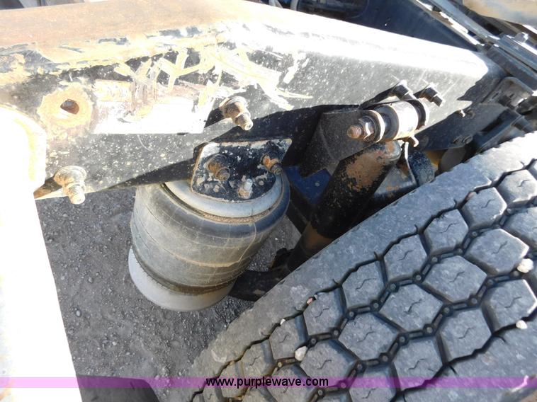 image for item AW9330 2000 Freightliner FLD120 semi truck