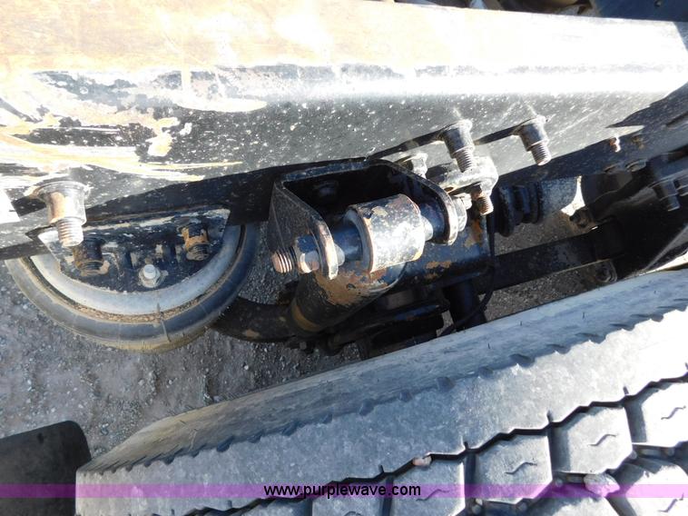 image for item AW9330 2000 Freightliner FLD120 semi truck