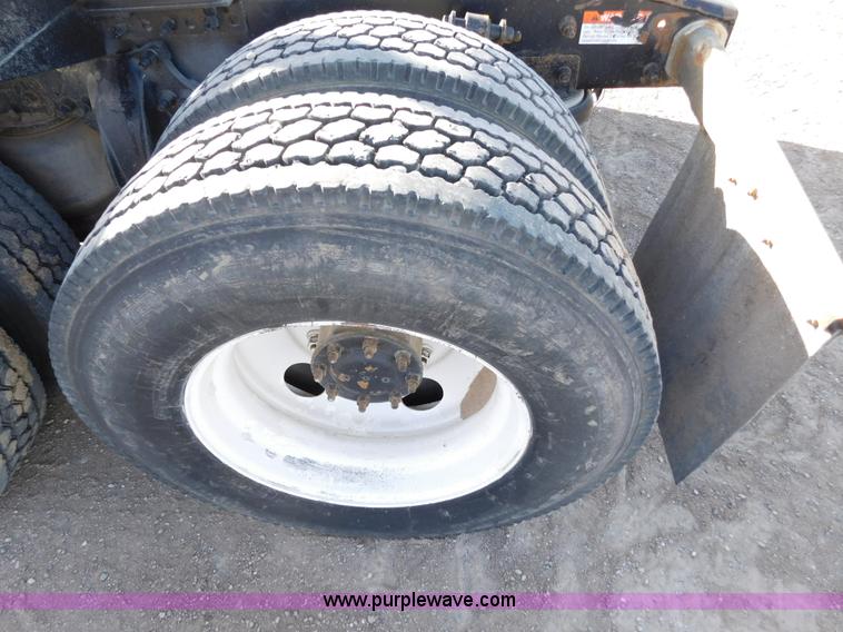 image for item AW9330 2000 Freightliner FLD120 semi truck