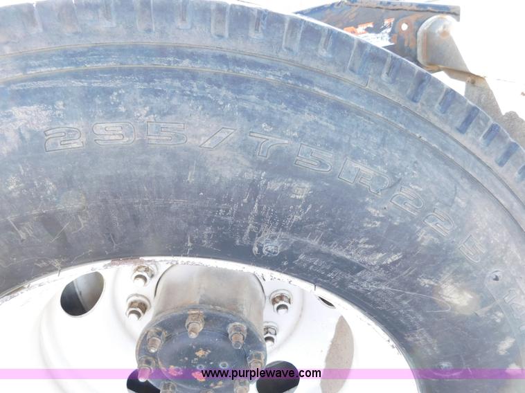 image for item AW9330 2000 Freightliner FLD120 semi truck