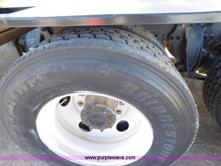 image for item AW9330 2000 Freightliner FLD120 semi truck